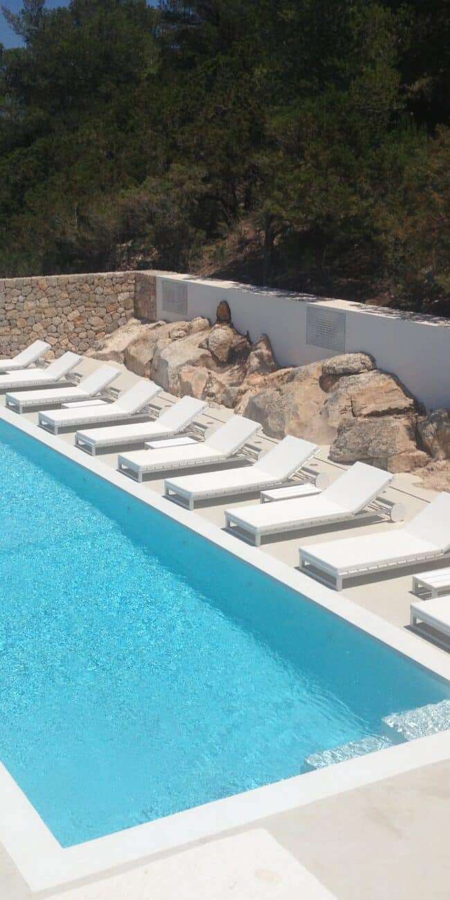 Terrasse de piscine en béton Marius Aurenti