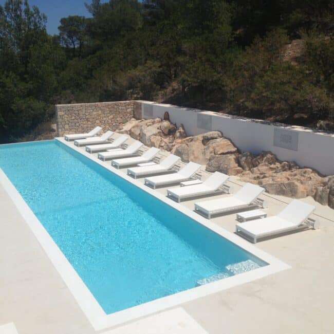 Terrasse de piscine en béton Marius Aurenti