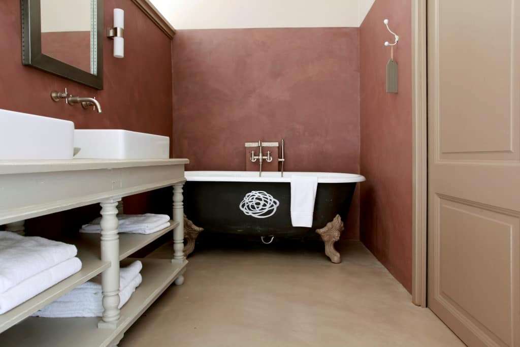 Hôtel-restaurant Le Clos des Roses - béton ciré rose Marius Aurenti
