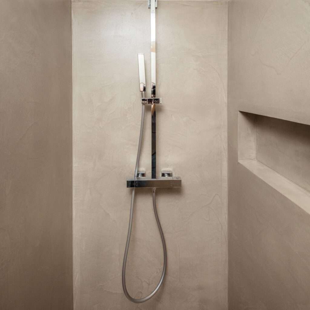 L’univers de la salle de bain en béton ciré par Marius Aurenti