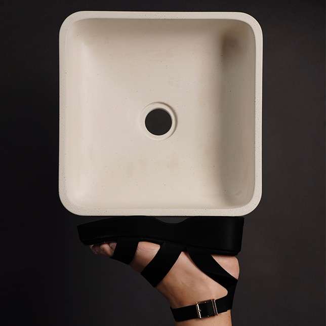 vasque en béton ciré carrée Marius Aurenti