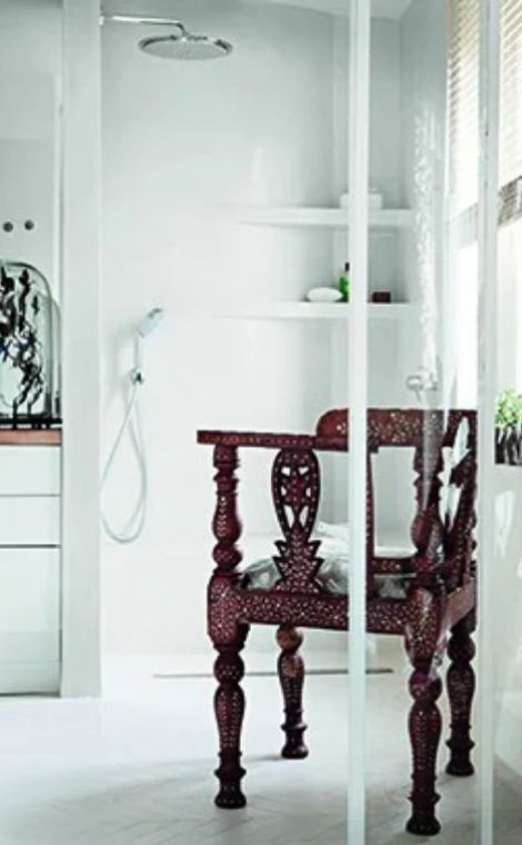 Douche ouverte traitée en béton ciré