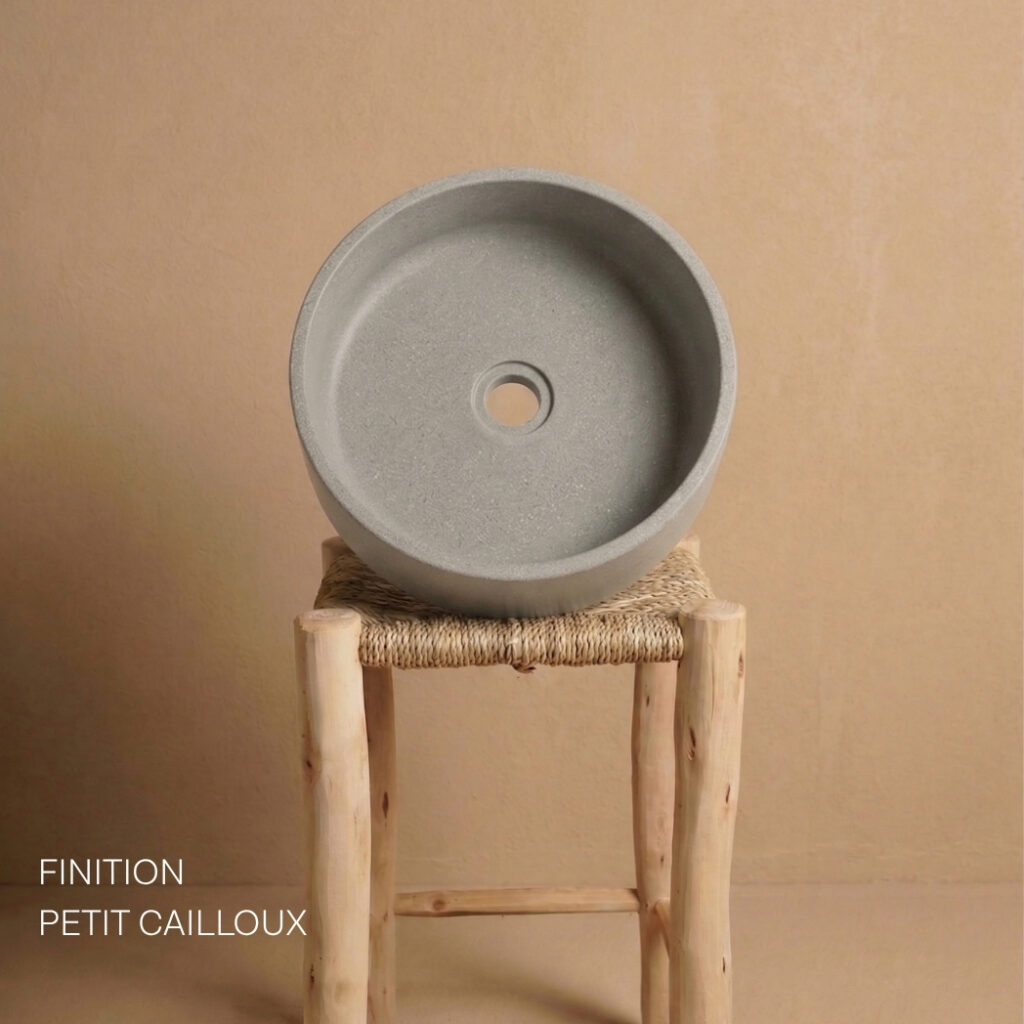Vasque en béton ronde finition petits cailloux